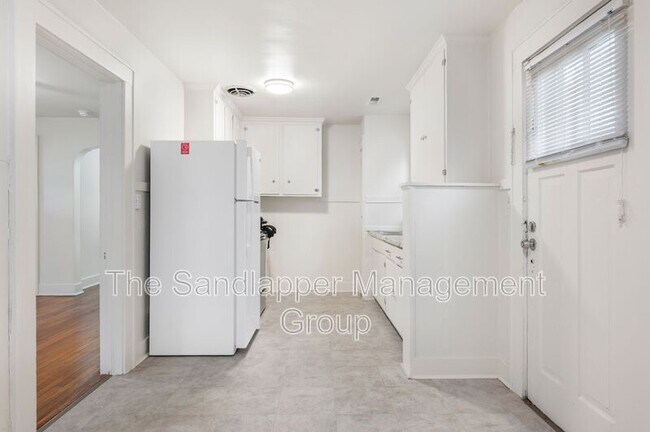 Building Photo - 2144 Banyan St