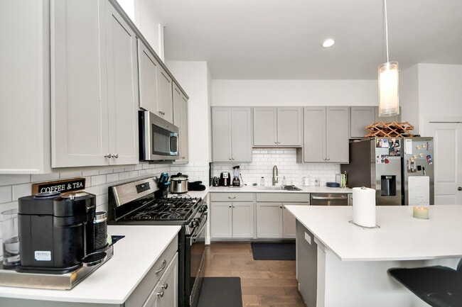 Building Photo - 3 Bedroom Houston Rental Home in Gated Community near Griggs Road