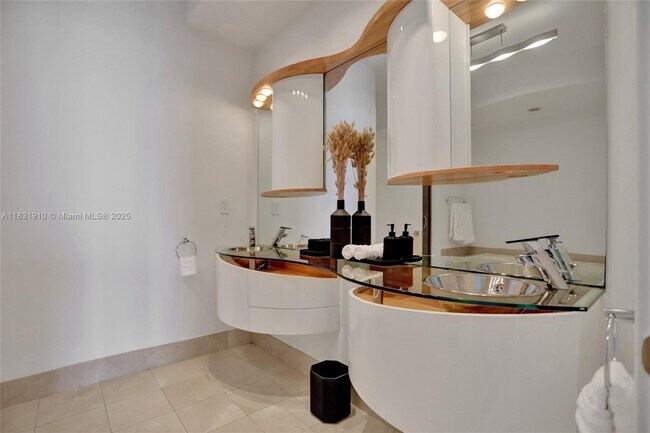 Building Photo - 18101 Collins Ave