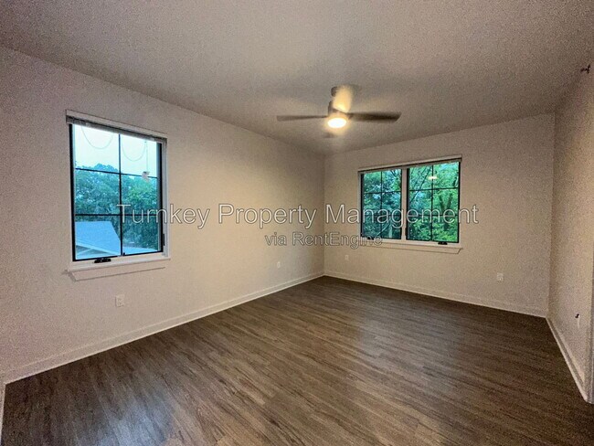 Building Photo - 3223 Kavanaugh Blvd