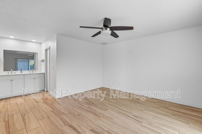 Building Photo - 821 N 87th Pl
