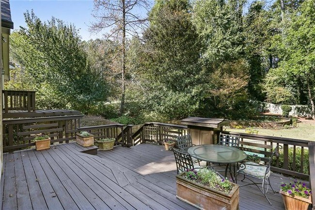 Building Photo - 586 Starlight Dr NE