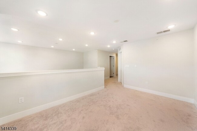 Building Photo - 707 Station Rd