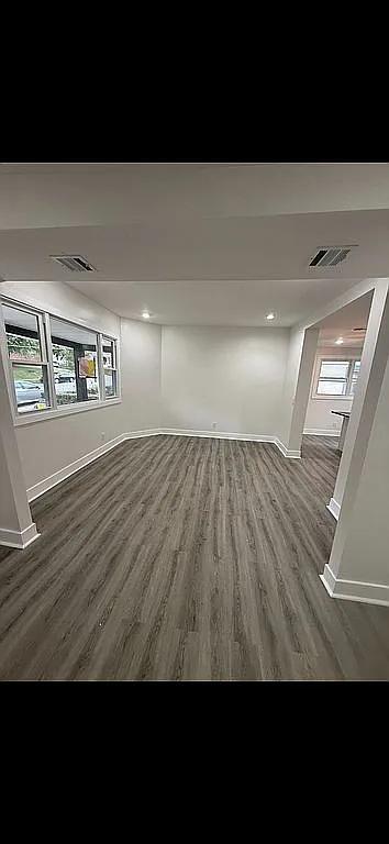 Building Photo - 1105 Quincy Ave