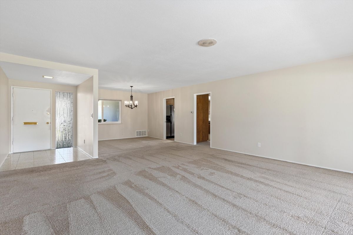 Building Photo - 1304 San Julian Dr