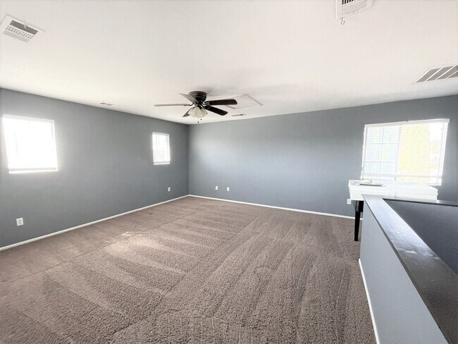 Building Photo - Desirable Old School Housing Community 3 bed x 2.5 Bath 2411 Sqft - Gated Community!!!