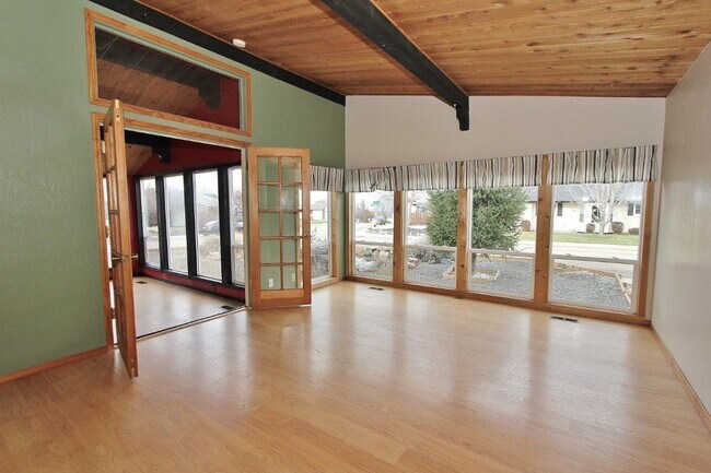 Building Photo - Fantastic Private Oasis in South East Boise!! 6 Month Lease!!