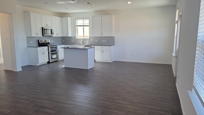 Building Photo - 541 Pickrell Lp