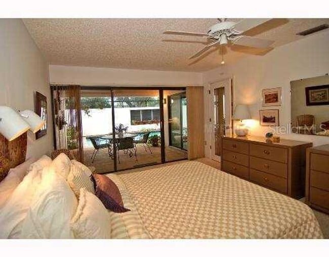 Building Photo - 2/2 Maintenance-Free Glen Oaks Courtyard Home with Private Pool