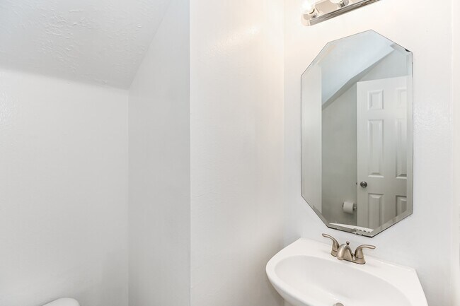 Building Photo - 9502 Willow Trace Ct