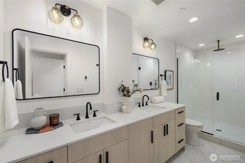 Building Photo - 528 N 72nd St