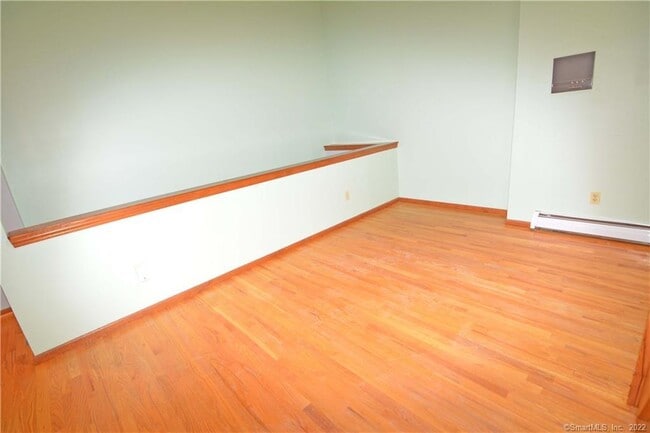 Building Photo - 405 Maple Ave