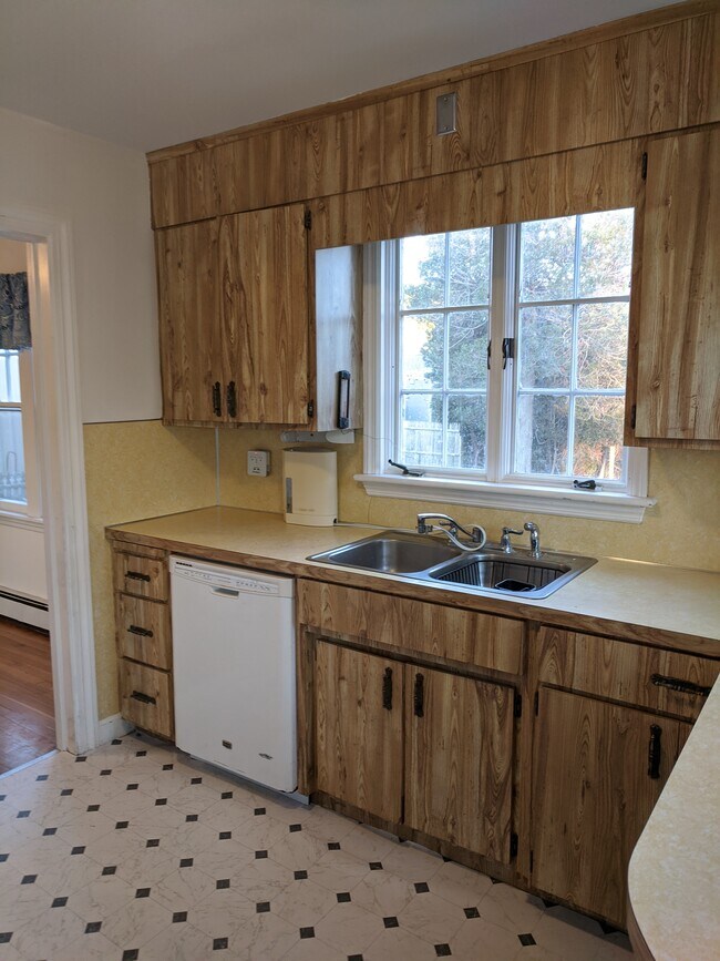 Building Photo - 13 Gallup Ln