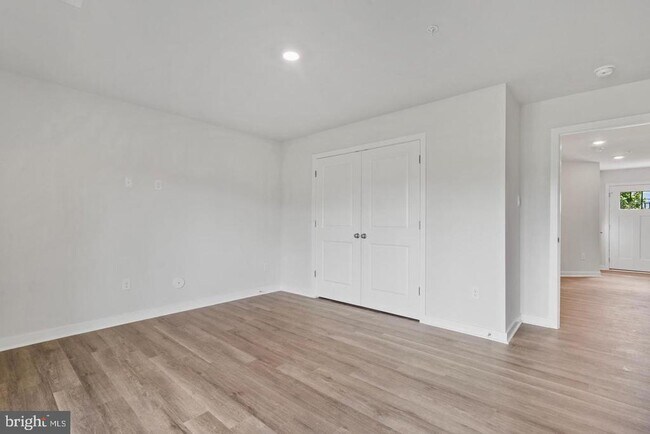 Building Photo - 16525 Green Glade Dr