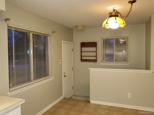 Building Photo - 1342 S Linville Ave