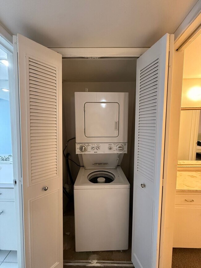 Building Photo - Rental Property in Fairfield Condo