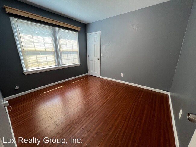 Building Photo - 2 br, 1 bath House - 558 A St