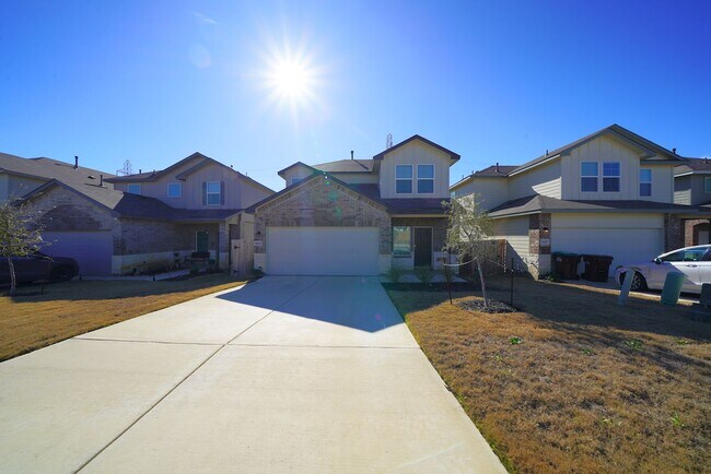Building Photo - Like-New Home in Applewood Neighborhood. Realtor Commission: $600