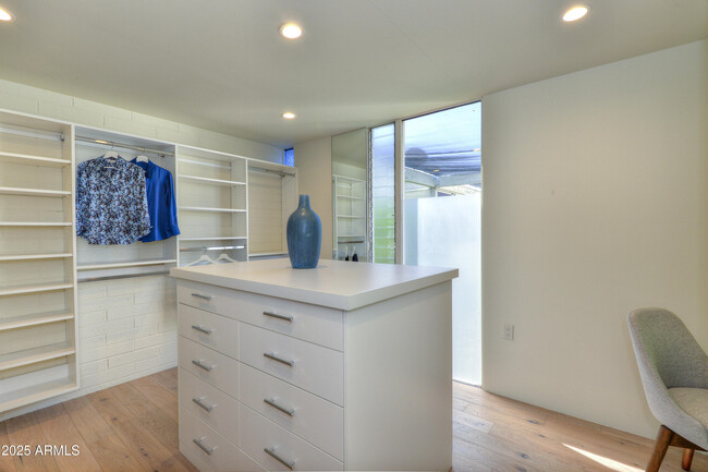 Building Photo - 4411 N 40th St
