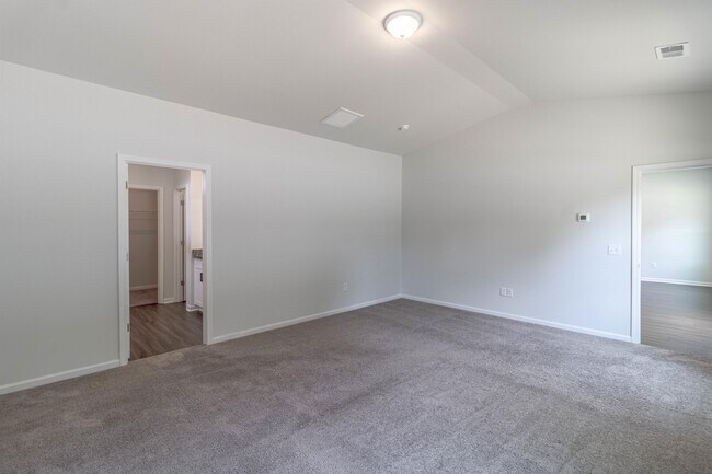 Building Photo - 147 Enclave Wy