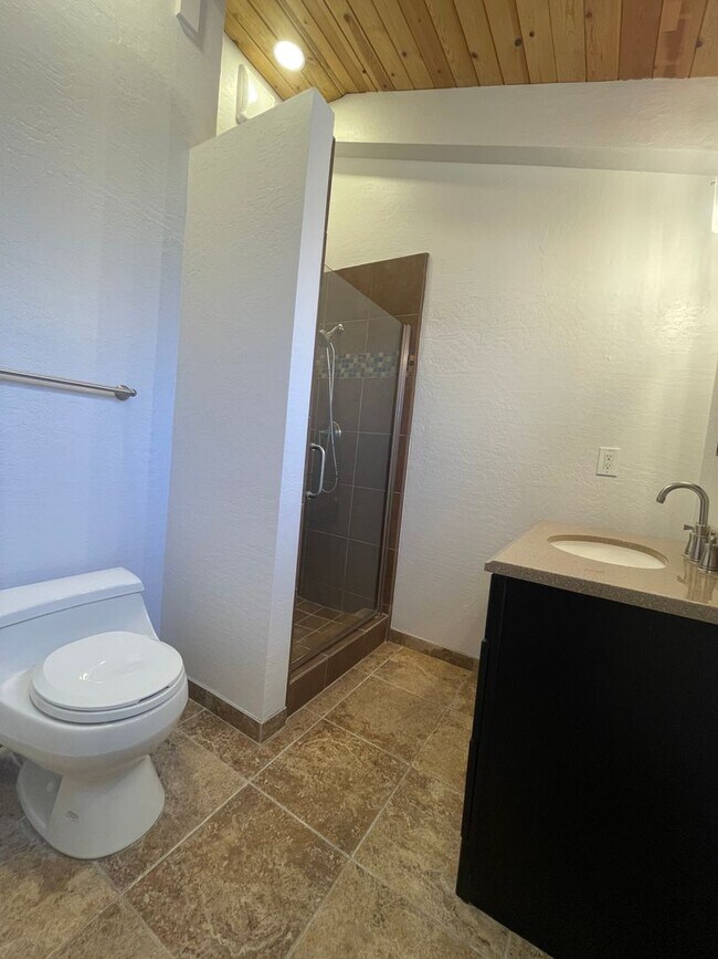 Building Photo - 3 Bed 3 Bath Ridgemark Home - Golf Course ...
