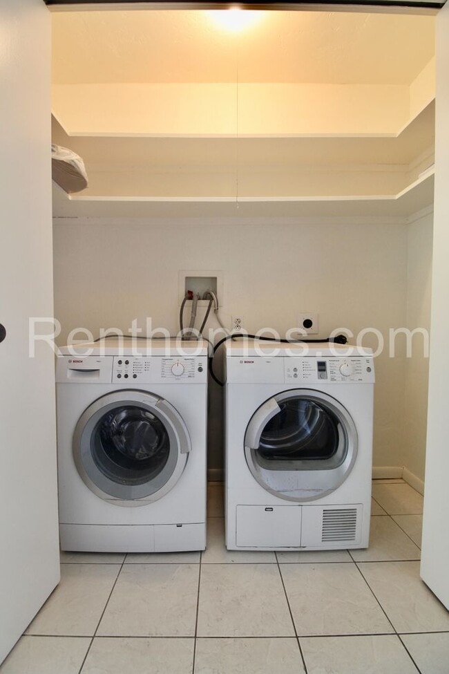 Building Photo - La Jolla, 5383 Chelsea St #104, Beautiful ...