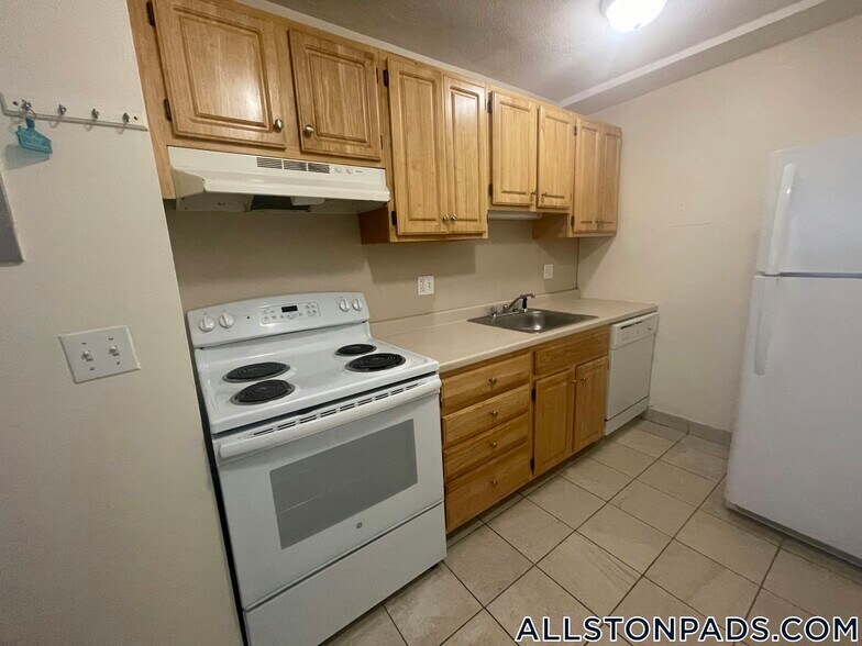 Building Photo - 88 Gardner St