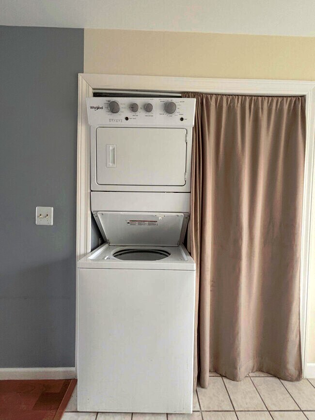 Building Photo - 175 N Waters Edge Dr