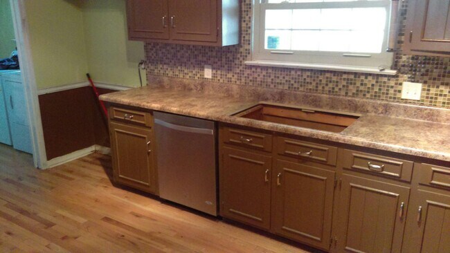 Building Photo - 7000 Pauline Cir