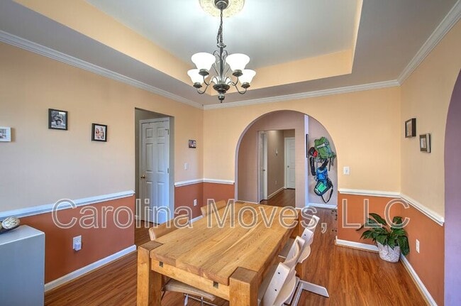 Building Photo - 512 S Orchard Farms Ave