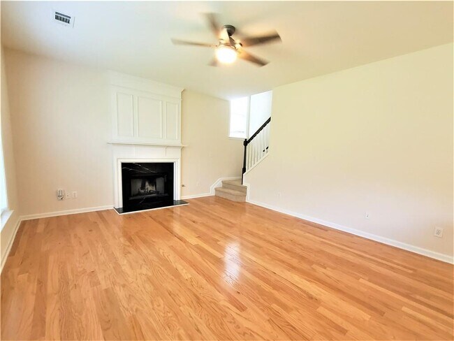 Building Photo - 545 Friars Head Dr NE