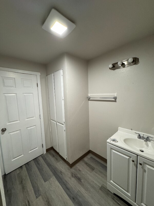 Building Photo - 308 Summit Ave N