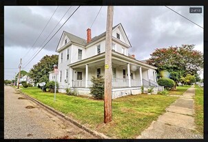 Building Photo - 914 W Colonial Ave