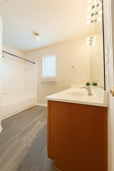 Building Photo - 609 Ranchero Rd