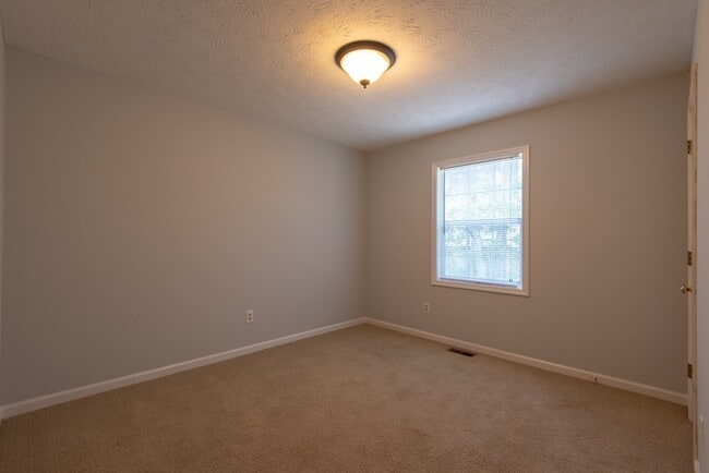 Building Photo - Chinook Street Townhome