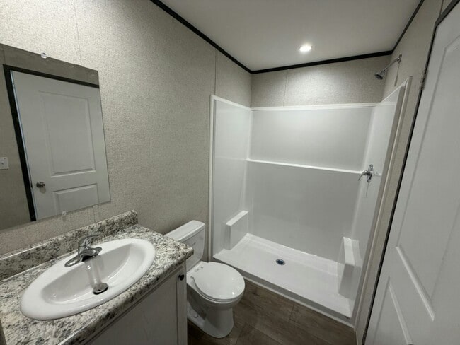 Building Photo - 131 Lakeside Garden Cir