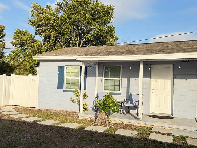 Building Photo - 401 S Mars Ave