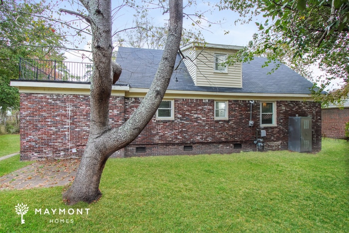 Building Photo - 1745 Bywood Dr