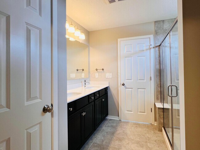 Building Photo - 7101 Unitas Lp