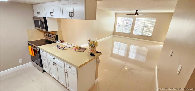 Building Photo - 6339 La Costa Dr