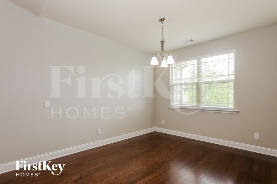 Building Photo - 1022 Yorkshire Dr