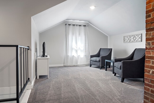 Building Photo - 1223 E Oakland Ave