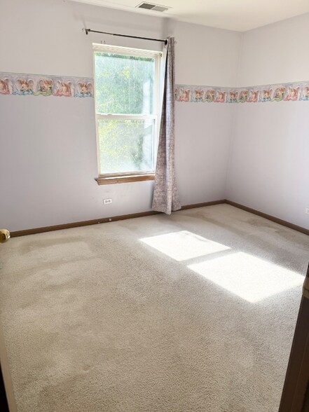 Building Photo - 2049 Foxtail Dr