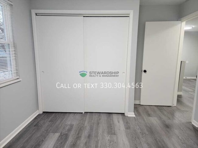 Building Photo - 2557 Edwin Ave