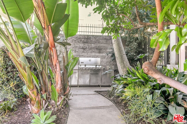 Building Photo - 420 San Pedro St