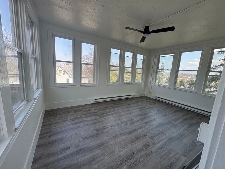 Building Photo - 608 S 24th St