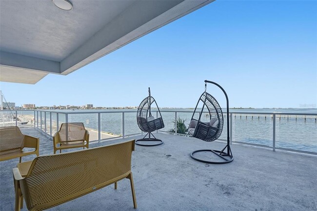 Building Photo - 920 N Osceola Ave