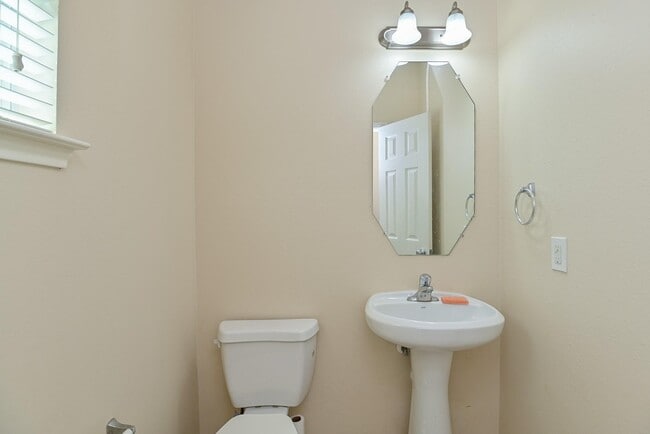 Building Photo - 14511 Roaring Fork Ln