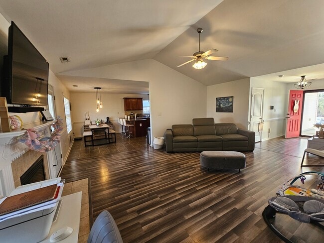 Building Photo - NEW LISTING!!!! Dont Miss Out