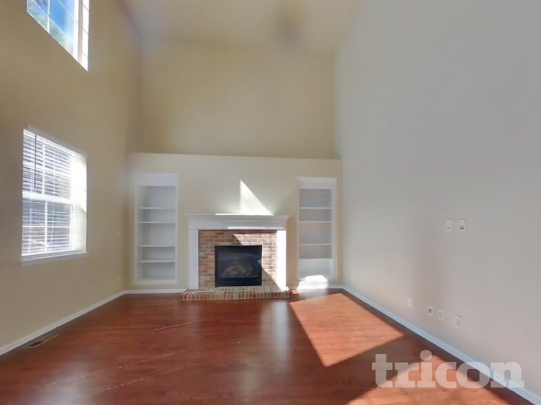 Building Photo - 17038 Knollside Ave